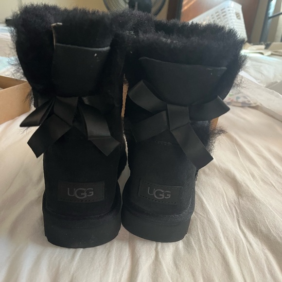 NEW - Black Uggs - Picture 7 of 9